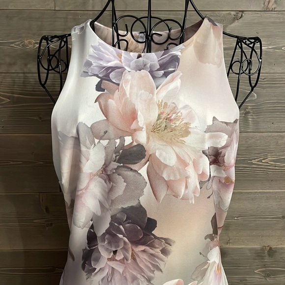 New look floral, sleeveless dress - Picture 2 of 9